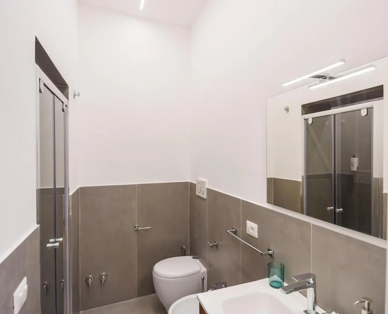 Apartment Pisanelli Blu By Houseinnaples Italy