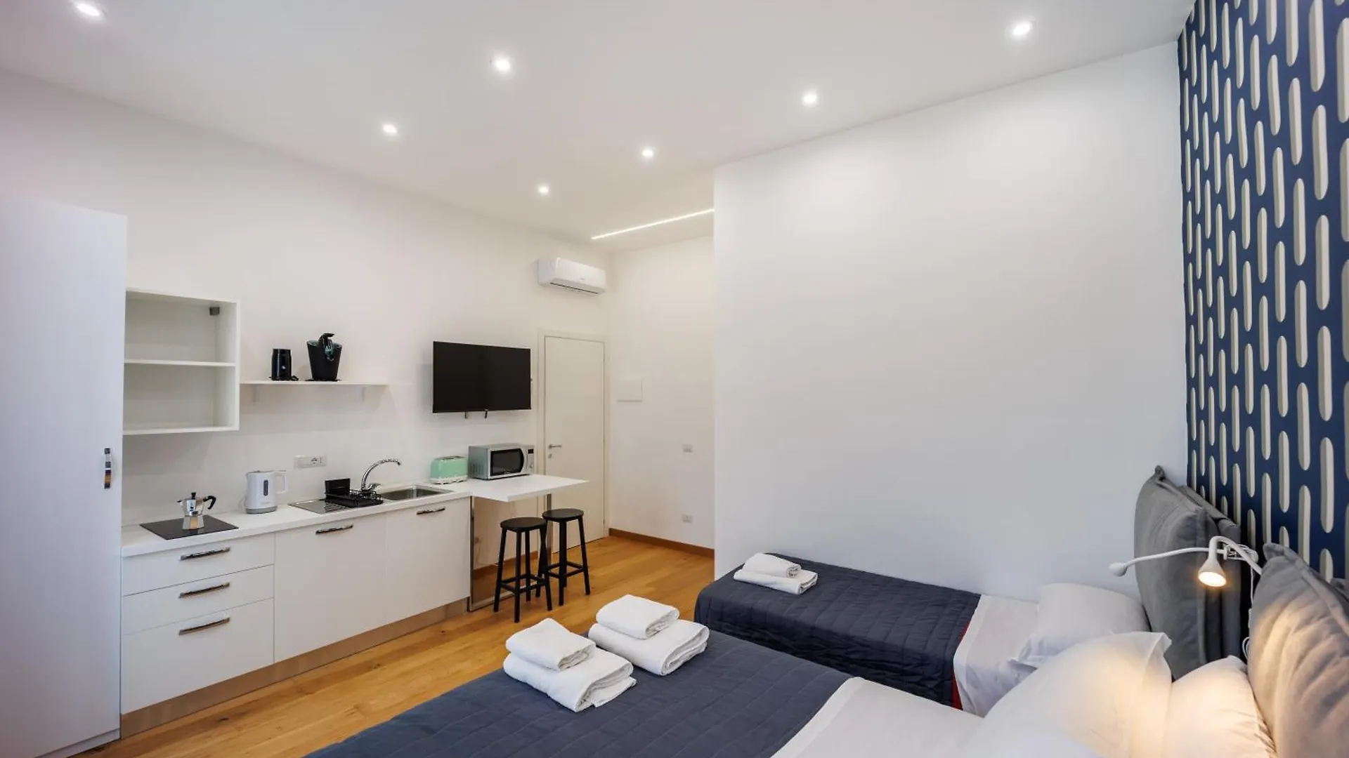 Apartment Pisanelli Blu By Houseinnaples Italy
